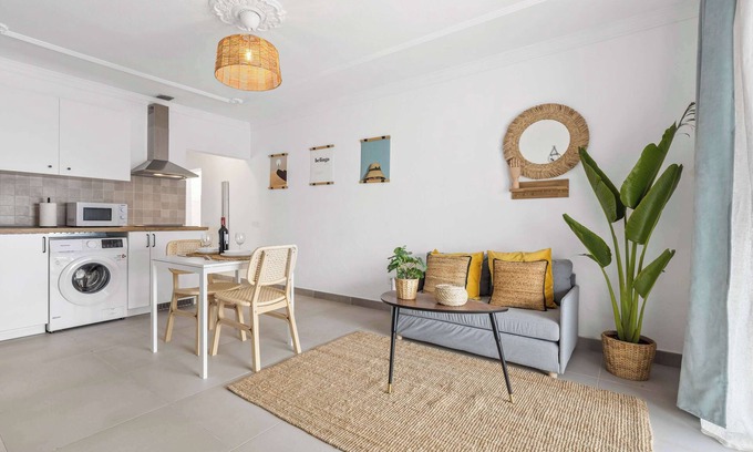 Los Cocoteros Apartment | Palm Sunset · XL Terrace & Boho Comfort · by Bayside Rentals