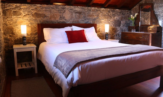 Camara de Lobos Ski Chalet | "Palheiro do Covão" cottage