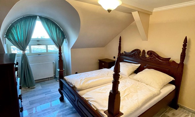 Jiloviste Hotel | Palace Inn