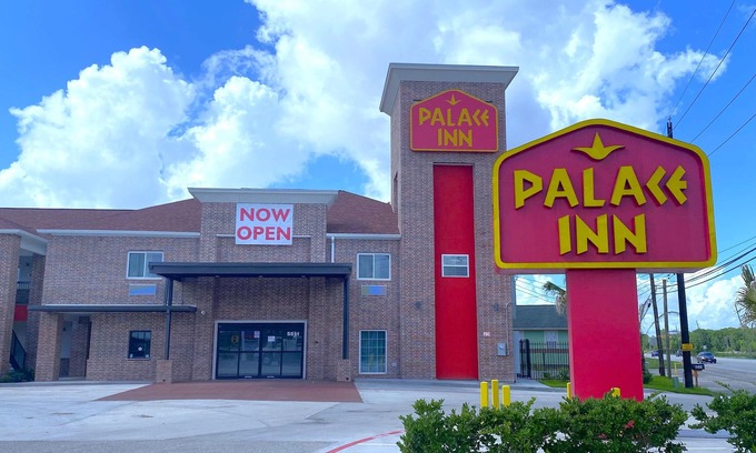 Iowa Colony Hotel | PALACEINN-ARCOLA