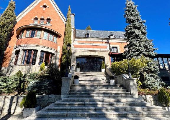 Miraflores de la Sierra Hotel | Palacio de Miraflores