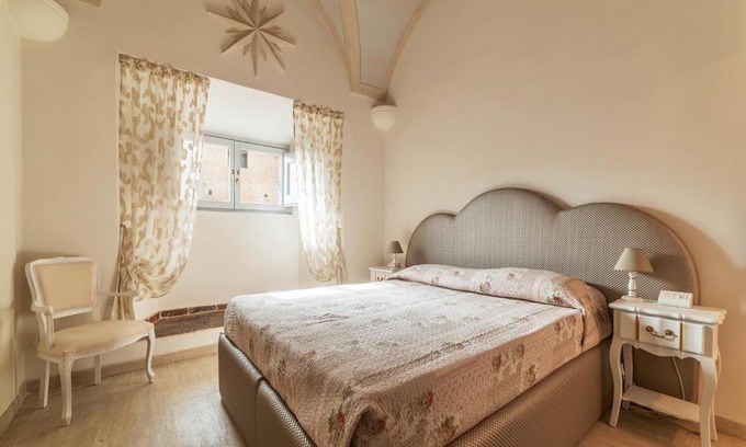 Rione IX Pigna Apartment | Palazzo Altieri Elegant Apartment