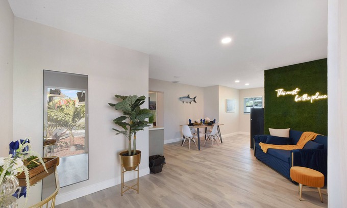 Clearwater Hotel | Palm Cove Motel