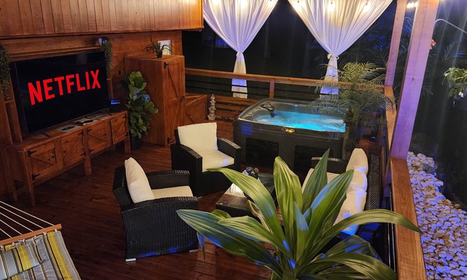 Piedras Blancas Apartment | Palm's Luxury Suite with Jacuzzi
