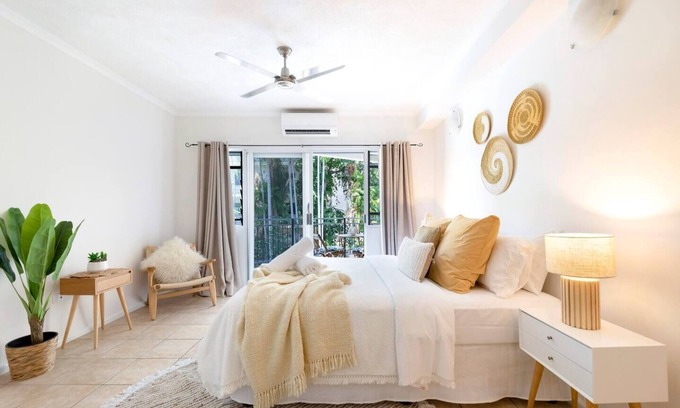 Rapid Creek Apartment | Palm Tree Paradise near Nightcliff with Pool