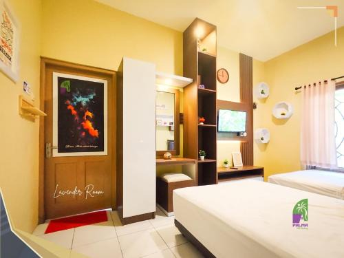 Klaten Selatan House | Palma Lavender Room Klaten