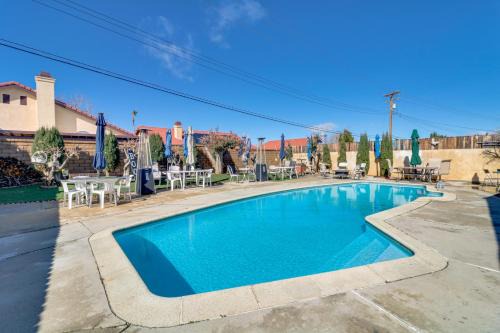 Palmdale House | Palmdale Family Home with Private Pool and Backyard