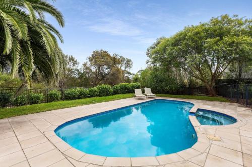 Mount Eliza House | Palmyra Villa - Pool & Spa, Steps to Village