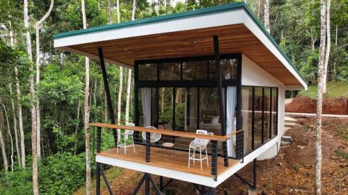 Penjamo Apartment | Pandanus Lodge & Retreats Bungalow Strelizia