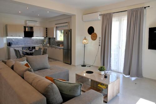 Volos City Centre Apartment | PanMaria Sea View Garden Flat