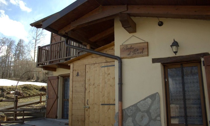 Frassino Ski Chalet | Panoramic chalet in Borgata Lo Buc - A getaway in the wilderness