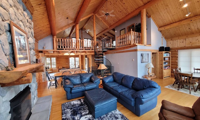 Tower Cabin | Panoramic Island studded views! Spectacular ledge rock setting!