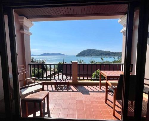 Bang Bao Bay Apartment | Panoramic sea view, 1 bed flat