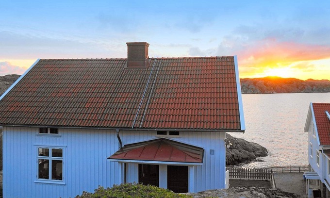 Skaerhamn House | Panoramic Sea Views in Skarhamn-By Traum