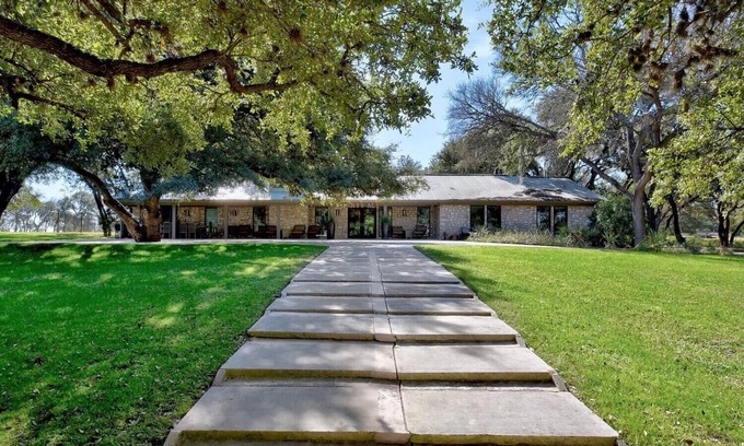 Manchaca House | Panoramic View of 4th of July Fireworks from the Patio- 20 Min to Dowtown