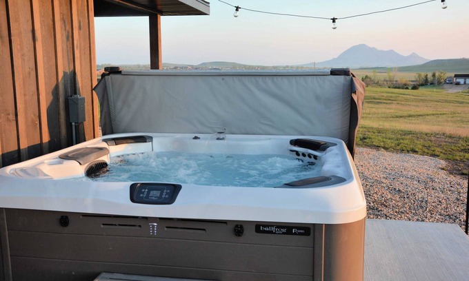 Sturgis House | Panoramic Views~ Bear Butte~ 10 Mins to Downtown