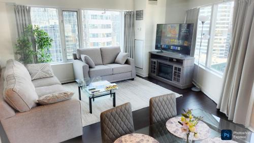 Downtown Toronto Apartment | Pantages Skyline Suite in Toronto Centre near all attractions