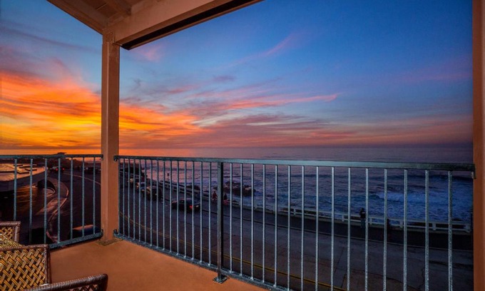 Village of La Jolla Hotel | Pantai Inn