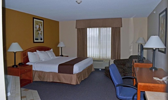Paola Hotel | Paola Inn and Suites