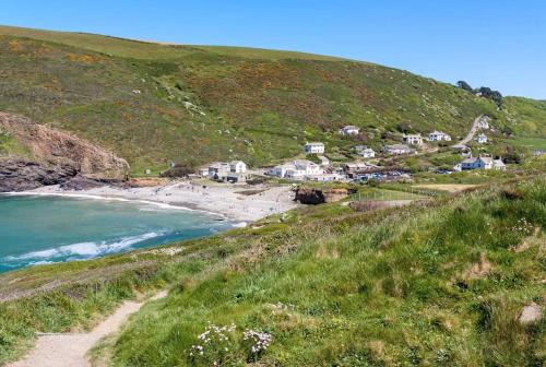 Saint Gennys House | Parada Cottage at Crackington Haven, near Bude and Boscastle, Cornwall