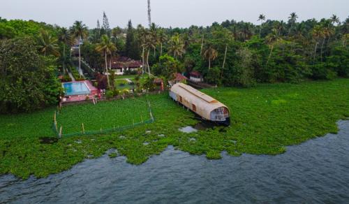 Kumarakom Resort | Paradise Heritage Resort