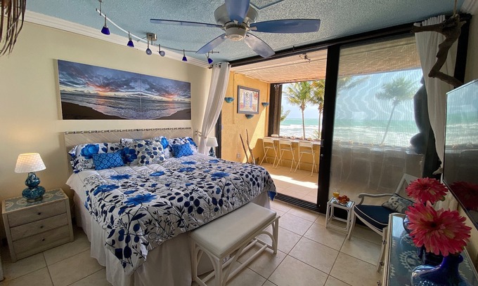 Candelero Abajo Apartment | PARADISE IN PALMAS! OCEAN FRONT! SLEEPS up to 6 GUESTS! GORGEOUS!