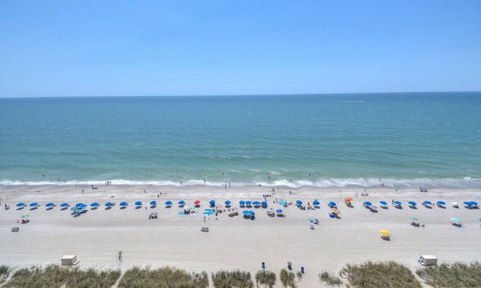 Myrtle Beach Condo | Paradise Resort by Elliott Beach Rentals