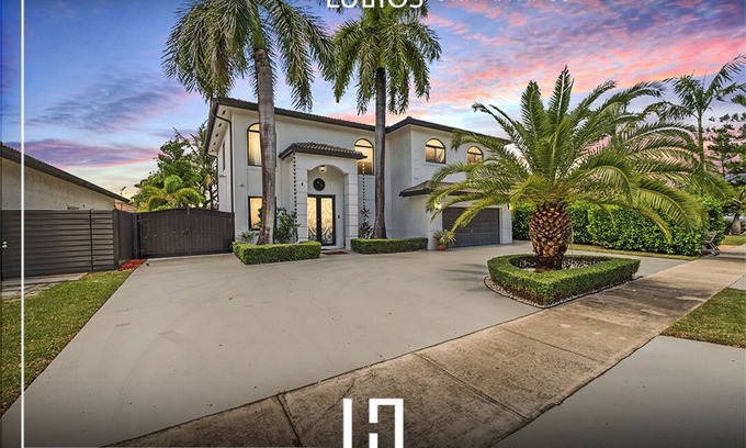 Ludlam House | Paradise Resort Heated Pool, Mini Beach, Game Room