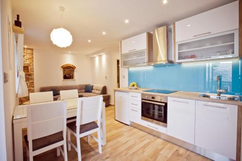 Bol Apartment | Paradise Stone Apartments