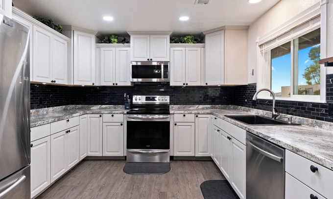 San Miguel House | Paradise with a view! Plenty of room for all!