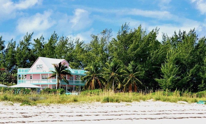 Spanish Wells House | Paradiso Oasis - Beautiful Beachfront Oasis on Secluded Island in the Bahamas!