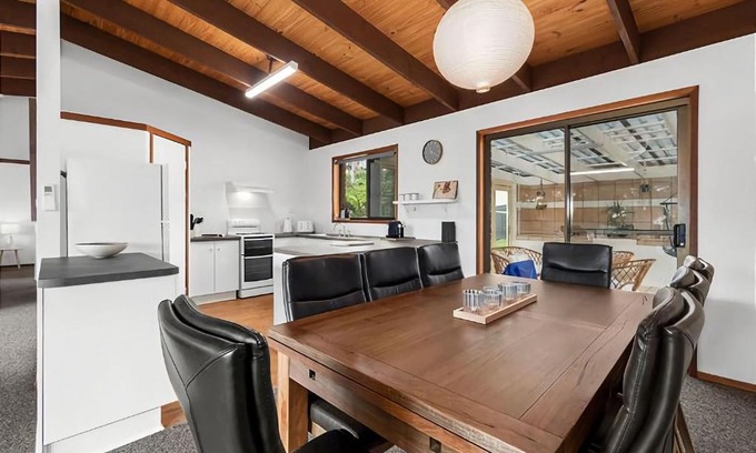 Surf Beach House | Park and Relax managed by Batemans Bay Accom