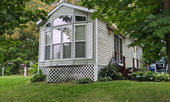 Dale House | Park model unit #5 for rent by Silver Lake NY