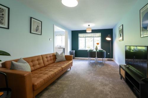 Salfords Apartment | Park View- 2 bed apartment close to East Surrey Hospital