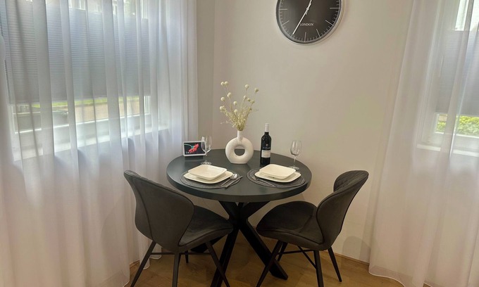 Municipality of Nijmegen Apartment | Park View Studio - Features Free Wifi, Bright Furnishings and Modern Facilities