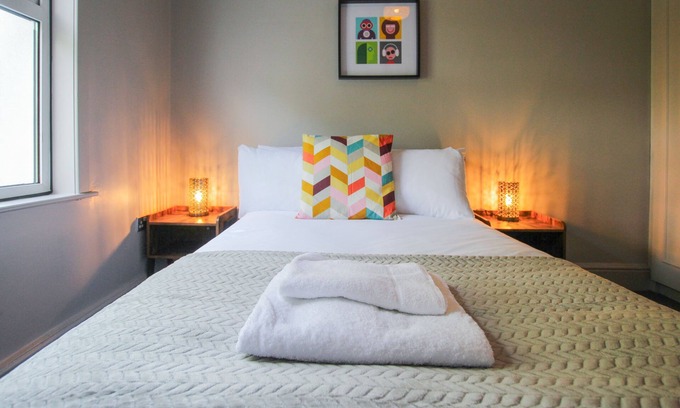 Wallasey Cottage | Parkside House - a house that sleeps 6 guests in 5 bedrooms