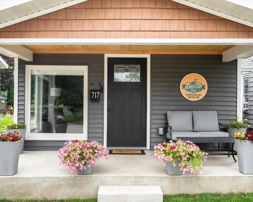 Winona Villa | Parkside Pet Friendly Bungalow