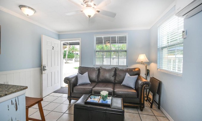 Siesta Key Village Hotel | Parrot Beach Cottages Suite #2