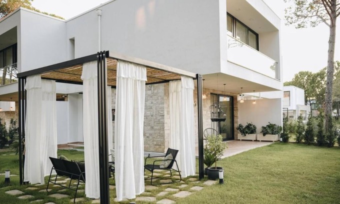 Ishem Villa | Parrot's Home Lalez Bay