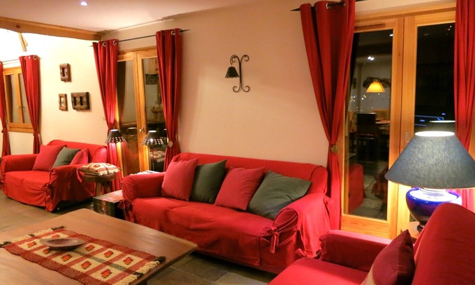 Saint-Jean-dʼAulps Apartment | Part of chalet 10 people 6 km from Morzine Avoriaz Spa Sauna Fireplace