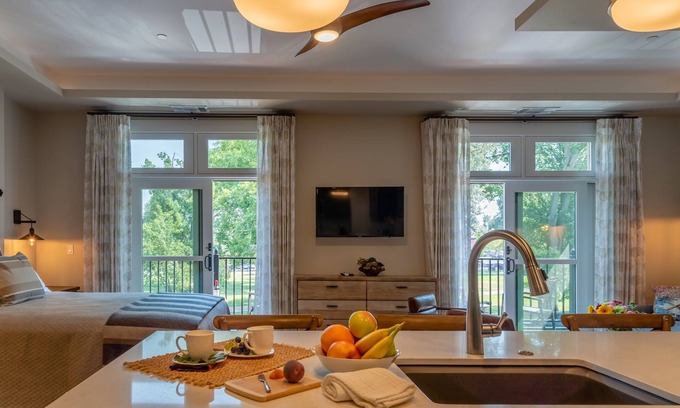 Paso Robles Apartment | Paso Park Suite 201-Distinctive Balcony Suite Right in Downtown Paso Robles!