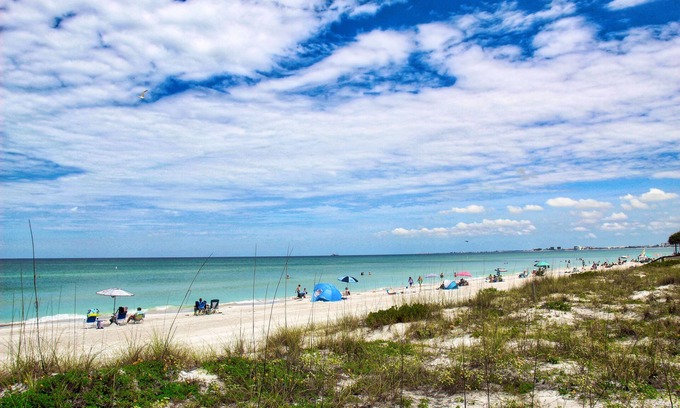 Pass-a-Grille Cabin | Pass-A-Grille St Pete Beach Bungalows Parking Wi-Fi