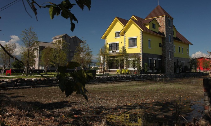Wujie Bed & Breakfast | Pass Happiness On