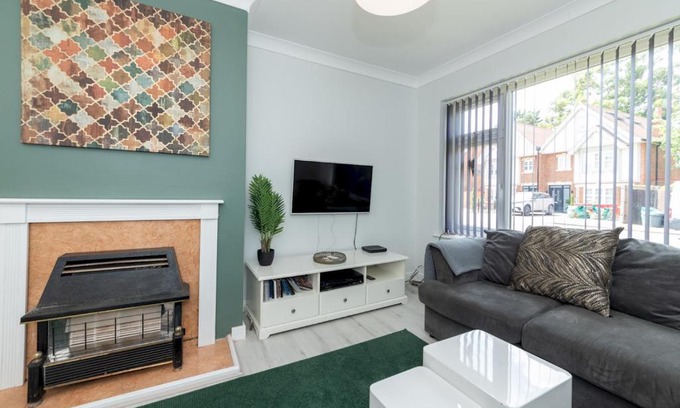 Winnersh Apartment | Pass the Keys 2BDR Peaceful Ground Floor Apartment Free Parking