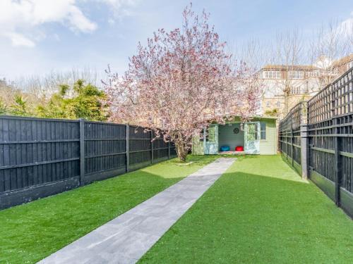Southend-on-Sea House | Pass the Keys 4-Bedroom Seafront House in Southend Sea Views