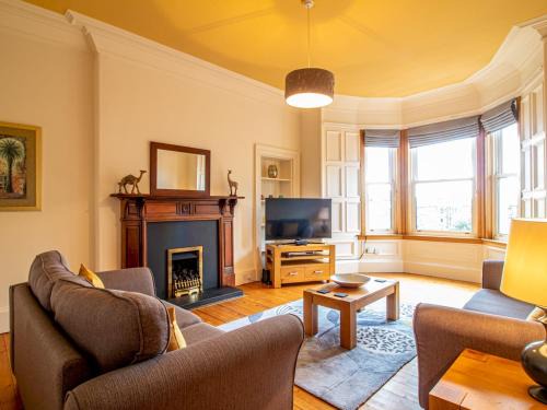 Morningside Apartment | Pass the Keys Beautiful and Bright Georgian Style Morningside Apartment