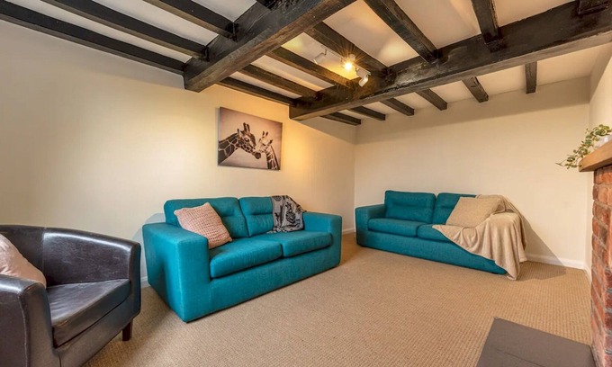 Cheswardine House | Pass the Keys | Charming Cottage Stunning Views