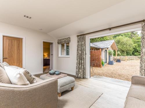 Funtington House | Pass the Keys Delightful 2Bed Lodge in Downland Village