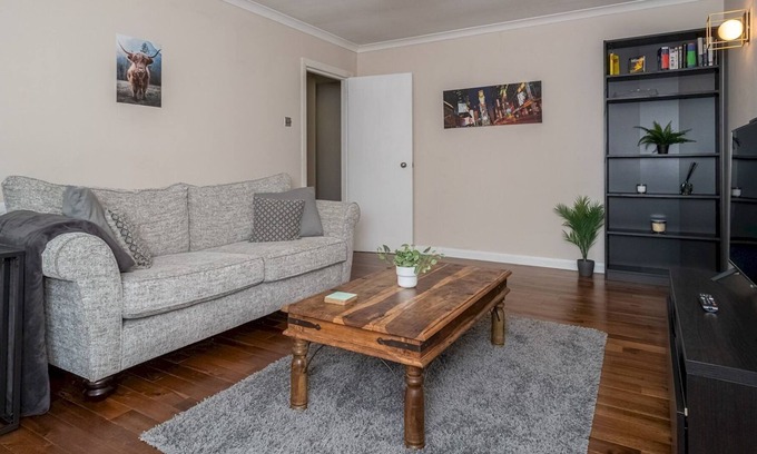 Juniper Green Apartment | Pass the Keys | Modern Cosy Flat at JuniperGreen