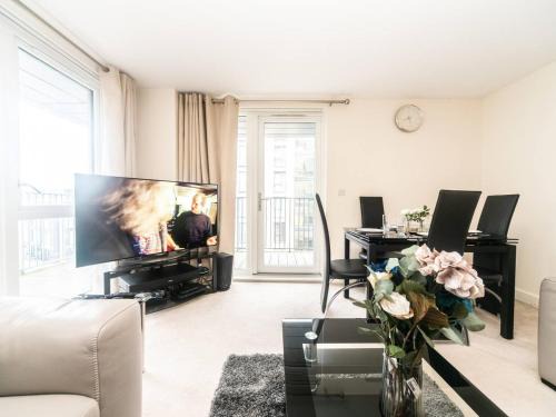 Whittington Apartment | Pass the Keys Modern 2Bedroom & 2Bathroom Apartment in Colindale - North London